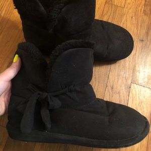 Steve Madden Ugg-style black boots